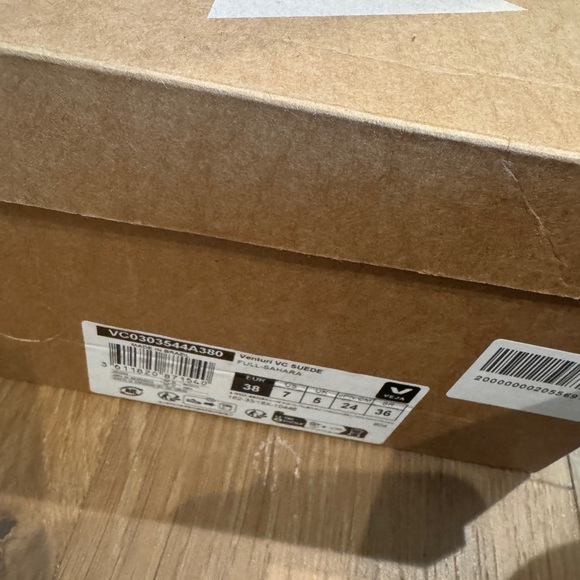 New in box VEJA VENTURI FULL SUEDE TRAIL SHOES Sz 38 - Picture 2 of 9